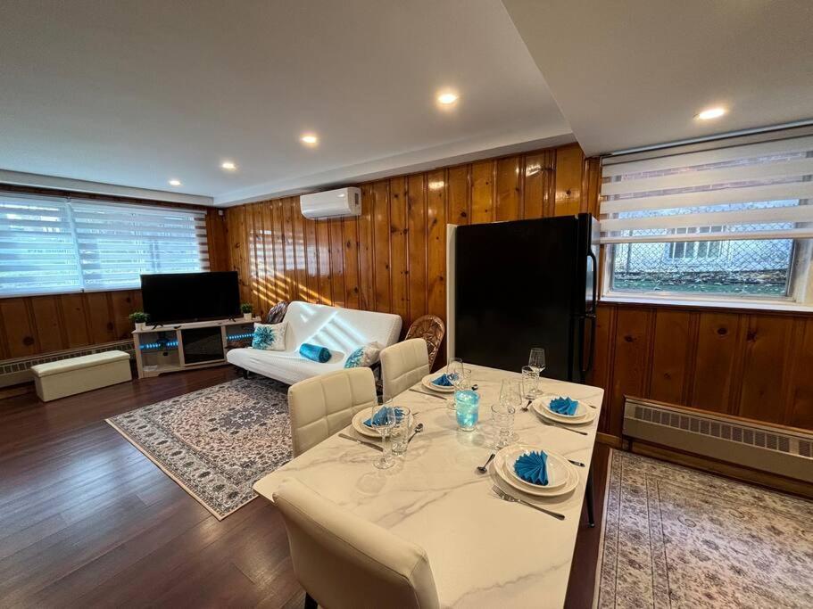 Cozy Spacious Work Friendly Lotus With Garden View High Speed Free Wi Fi And Parking Adjacent To Downtown Монреаль Экстерьер фото